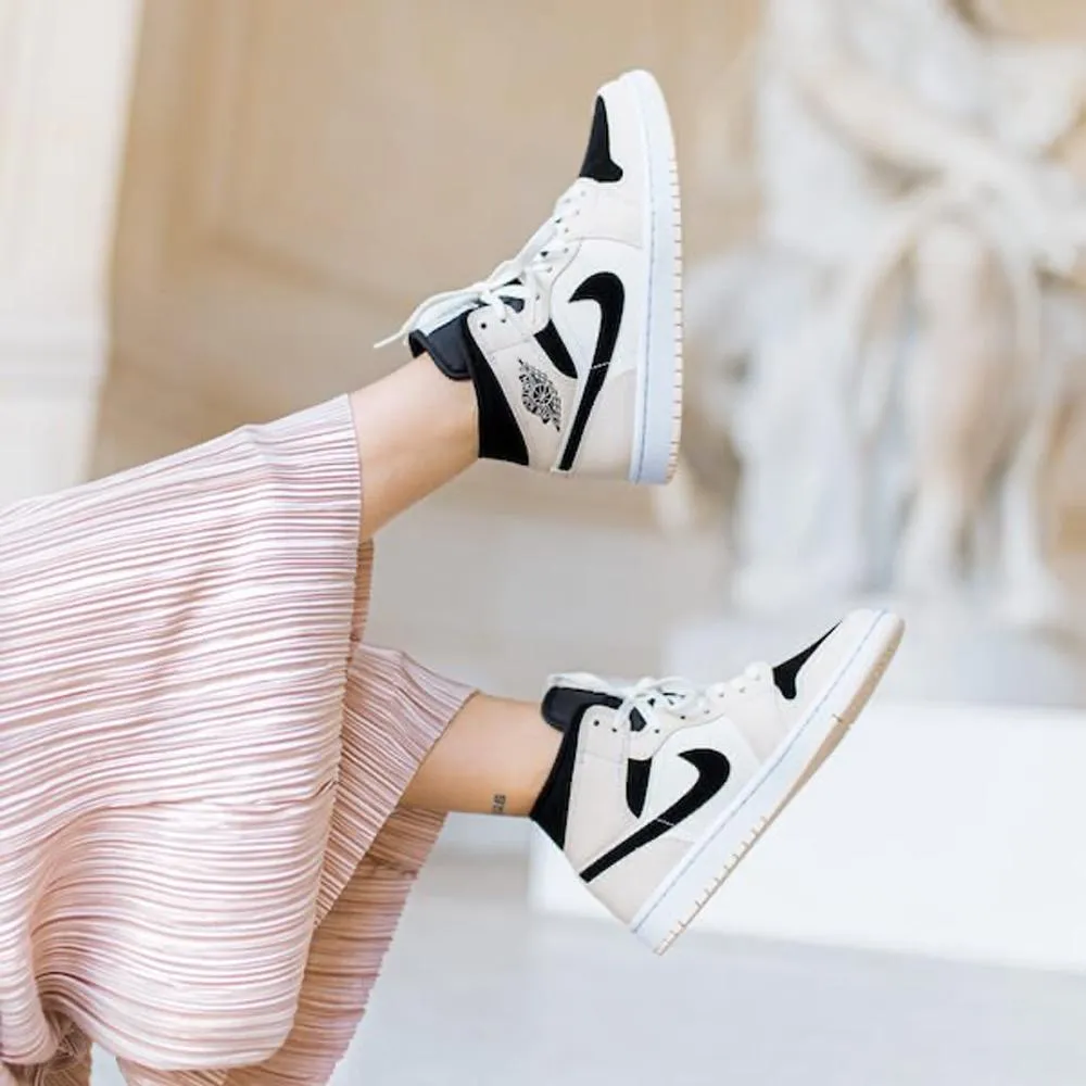 Asics Wrestling Shoes Sale Air Jordan 1 Mid Wmns 'Barely Orange'