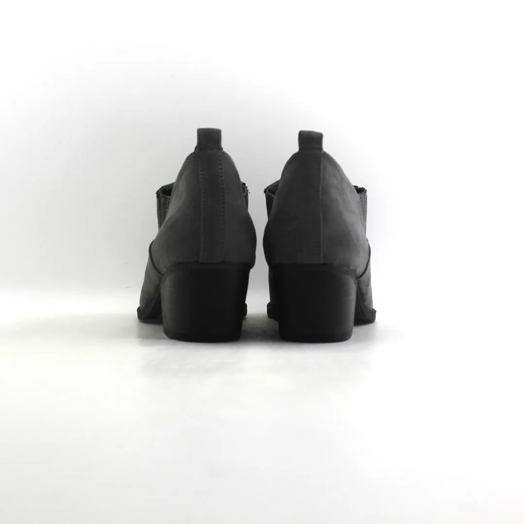 CHINESE LAUNDRY CHARMING SUPER SUEDE CHARCOAL Uzzy Slippers