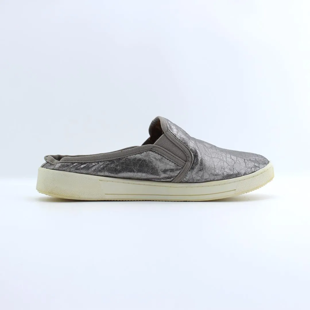 CLOUDWALKERS  AVENUE Horse Flats Shoes