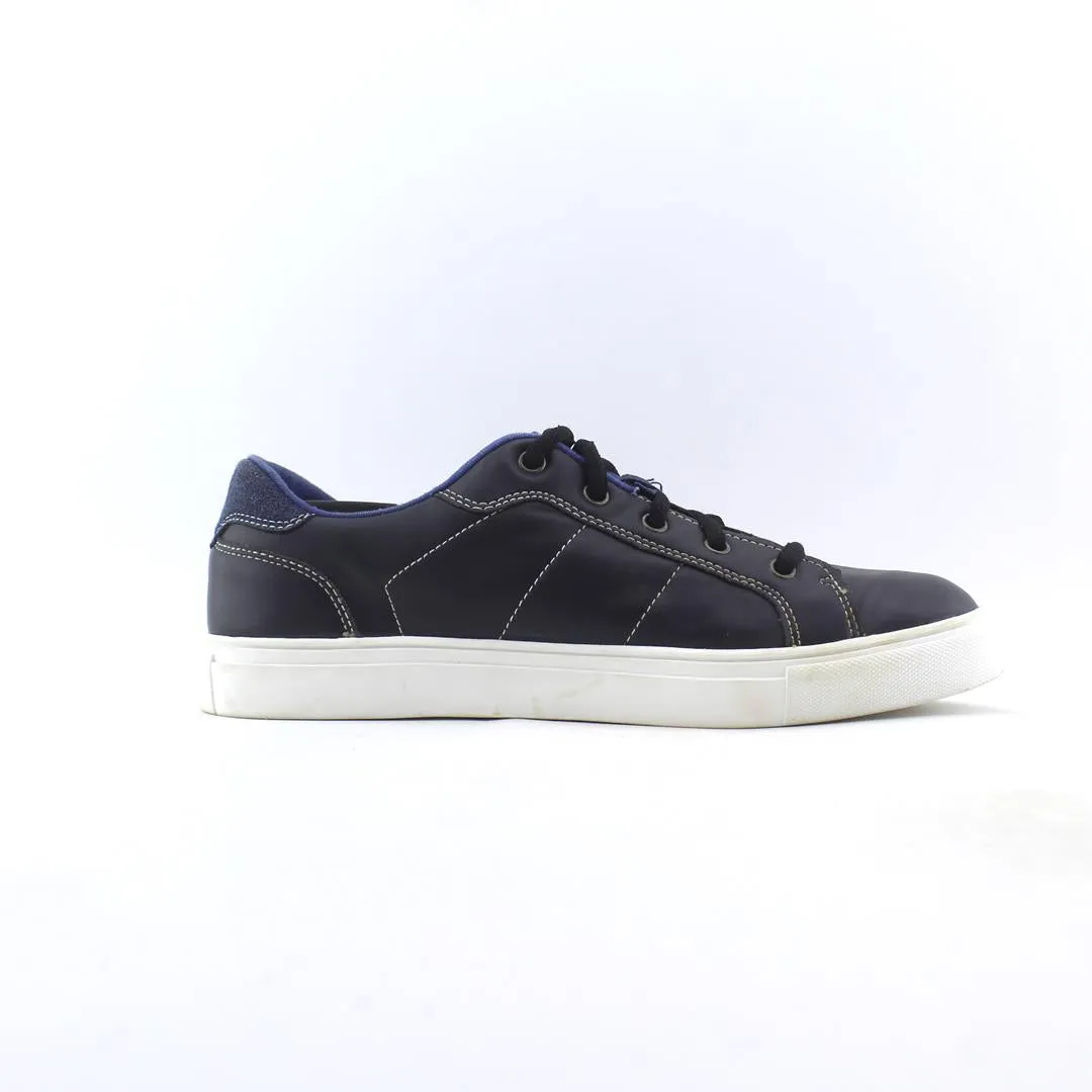 DAY FIVE . Wide Hiking Sneakers