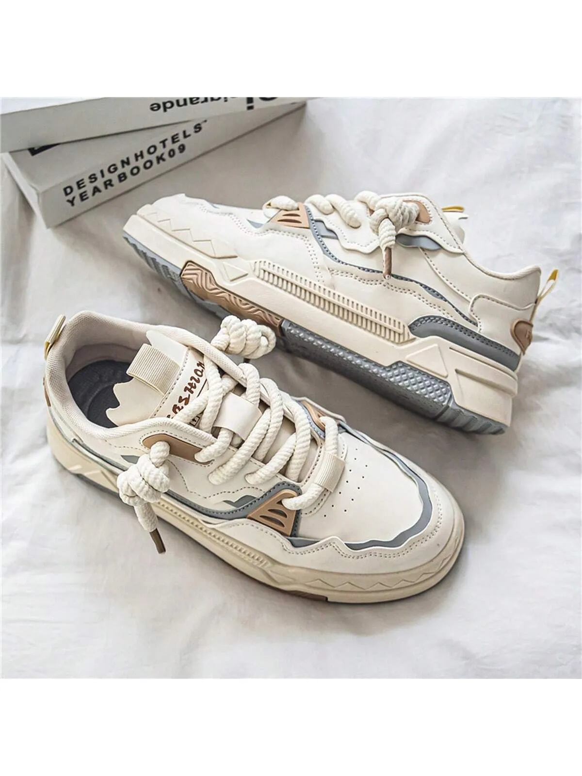 New Korean Style Fashionable Low Top Sneakers for Men Ladies Wedge Heel Sneakers