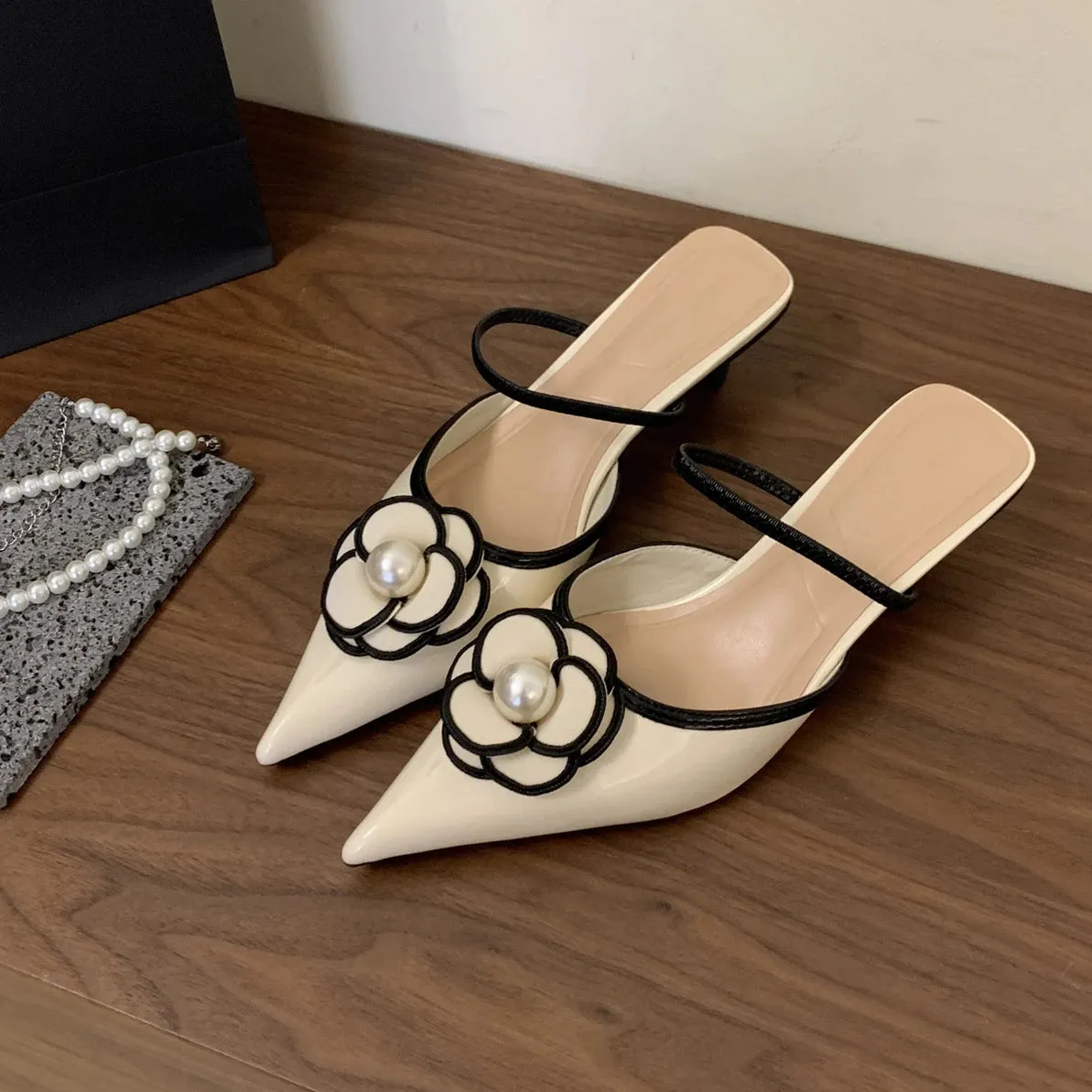 Grandpa Sandals Flower Pointed Toe High Heels Women Luxury Designer Sandals Female Summer Elegant Fashion Pumps Woman Flower Mule Slippers Women