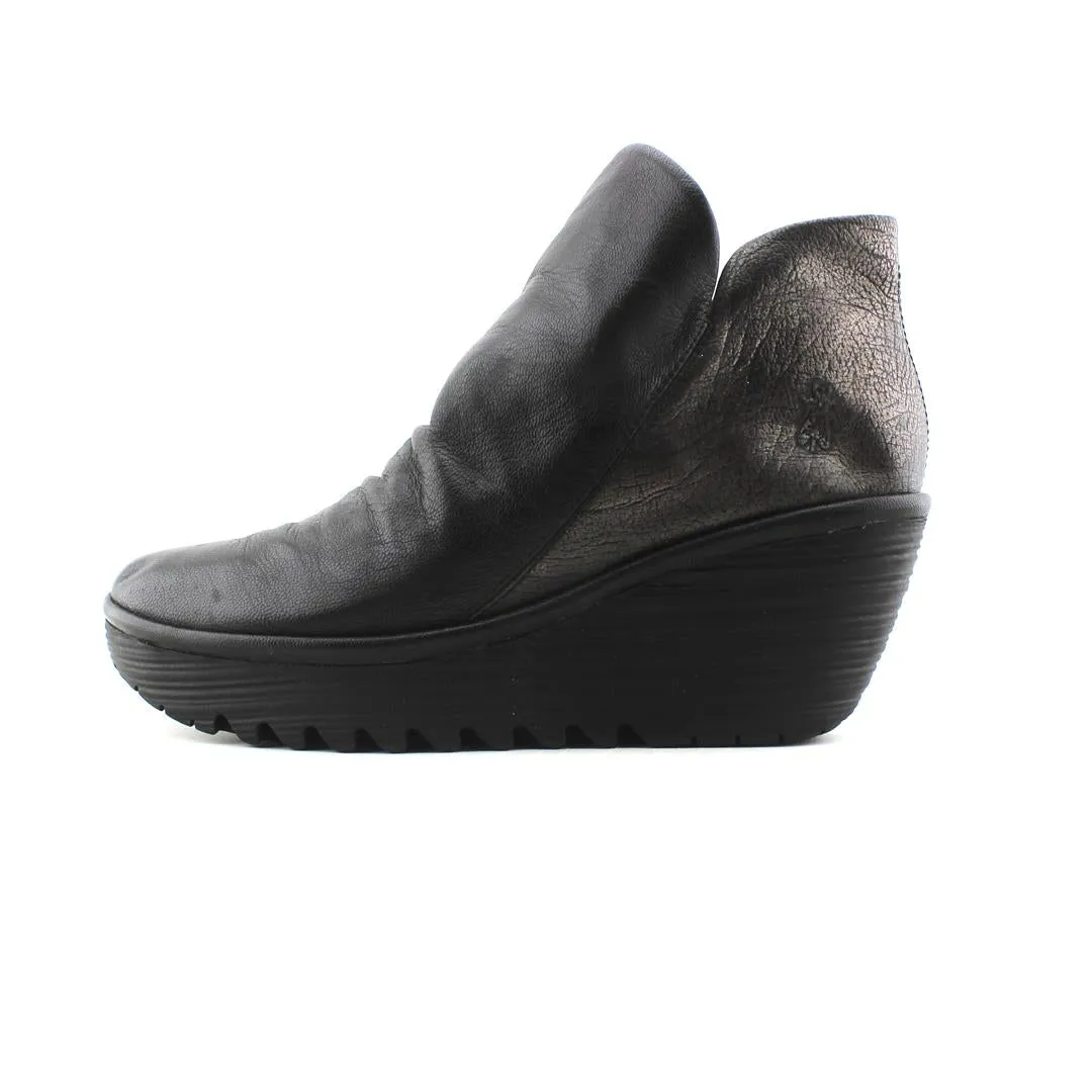 Oh Dem Golden Slippers FLY LONDON .