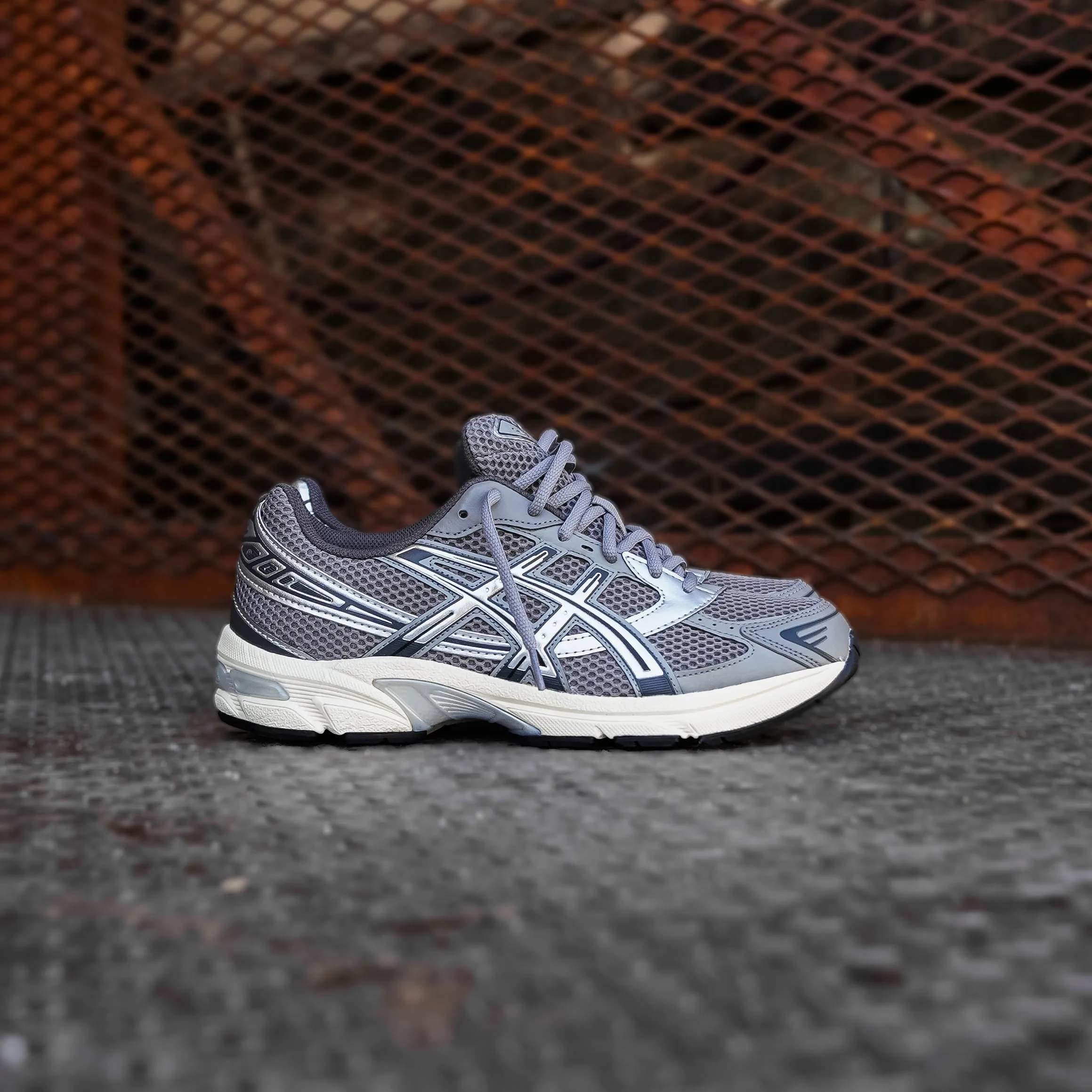 Asics Shoes On Feet Mens Asics Gel-1130 (Clay Grey/Pure Silver)