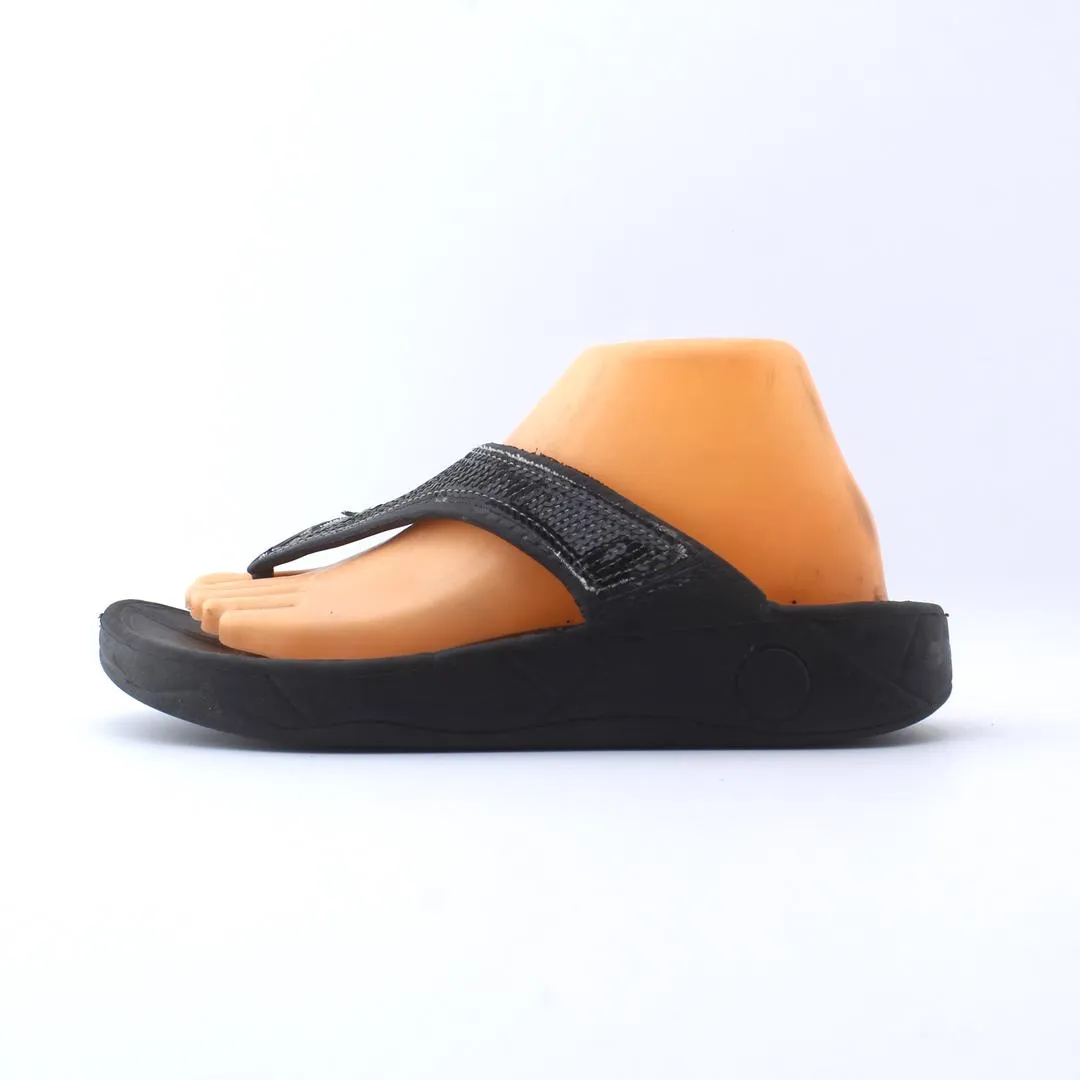 HECHO EN CHINA . Everywear Slippers