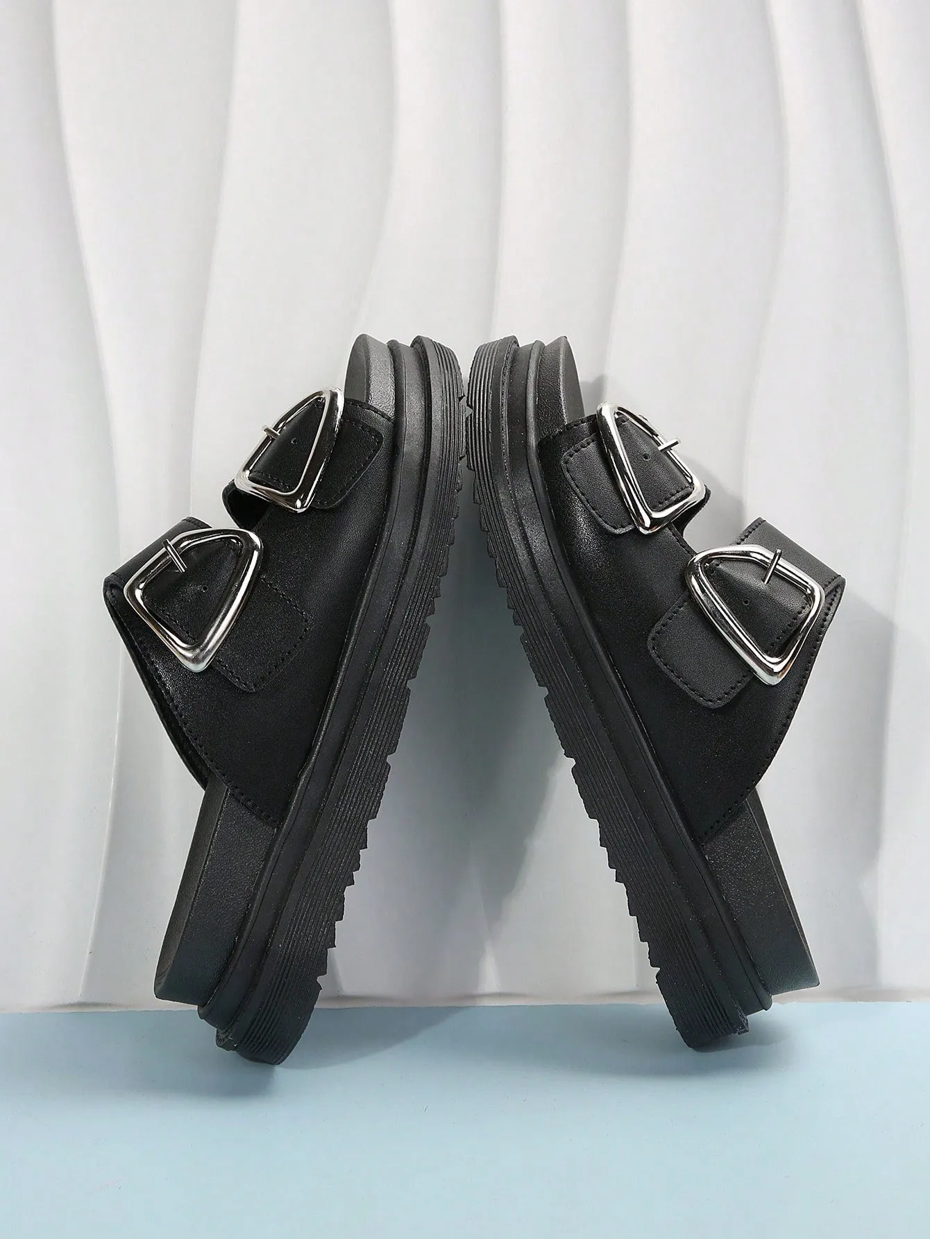 Lady's French Style Thick Sole Sandals with High-End Sense Tahari Shoes Flats