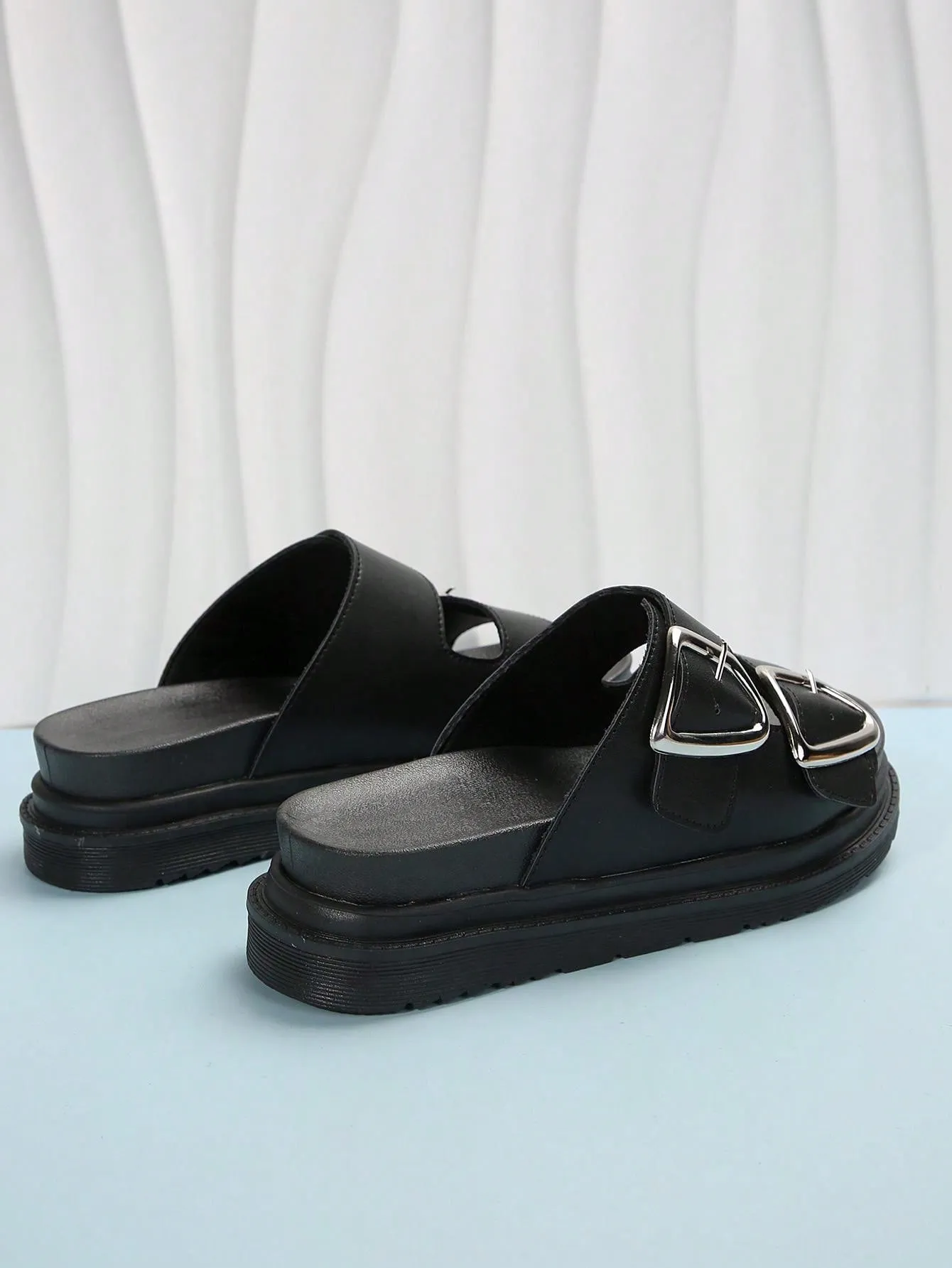 Lady's French Style Thick Sole Sandals with High-End Sense Trotters Shoes Flats