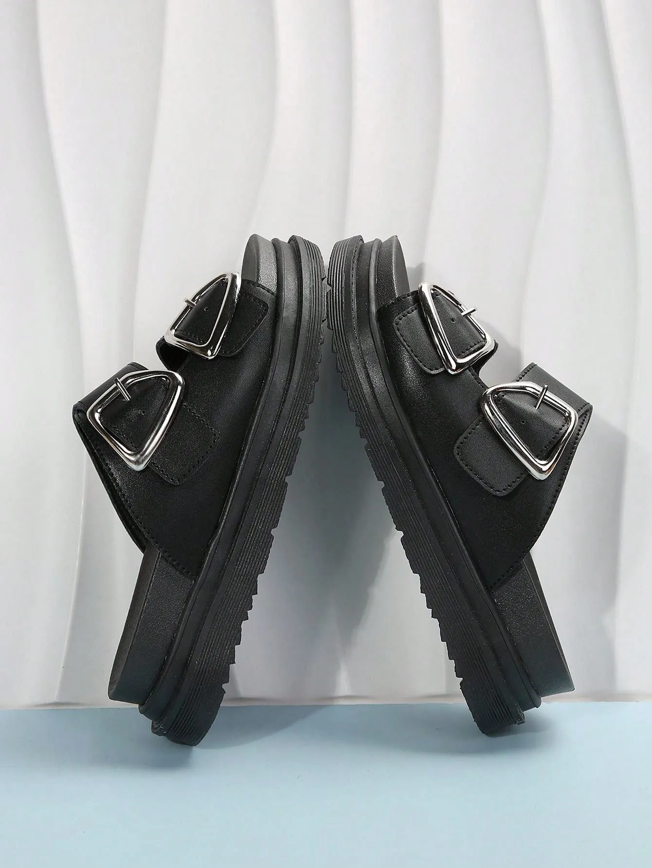 Lady's French Style Thick Sole Sandals with High-End Sense Vans Shoes Flat Feet