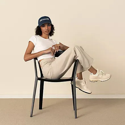 New Balance 2002RCC Unisex - Calm Taupe with Angora and Silver Metalic New Balance 8.5 Womens