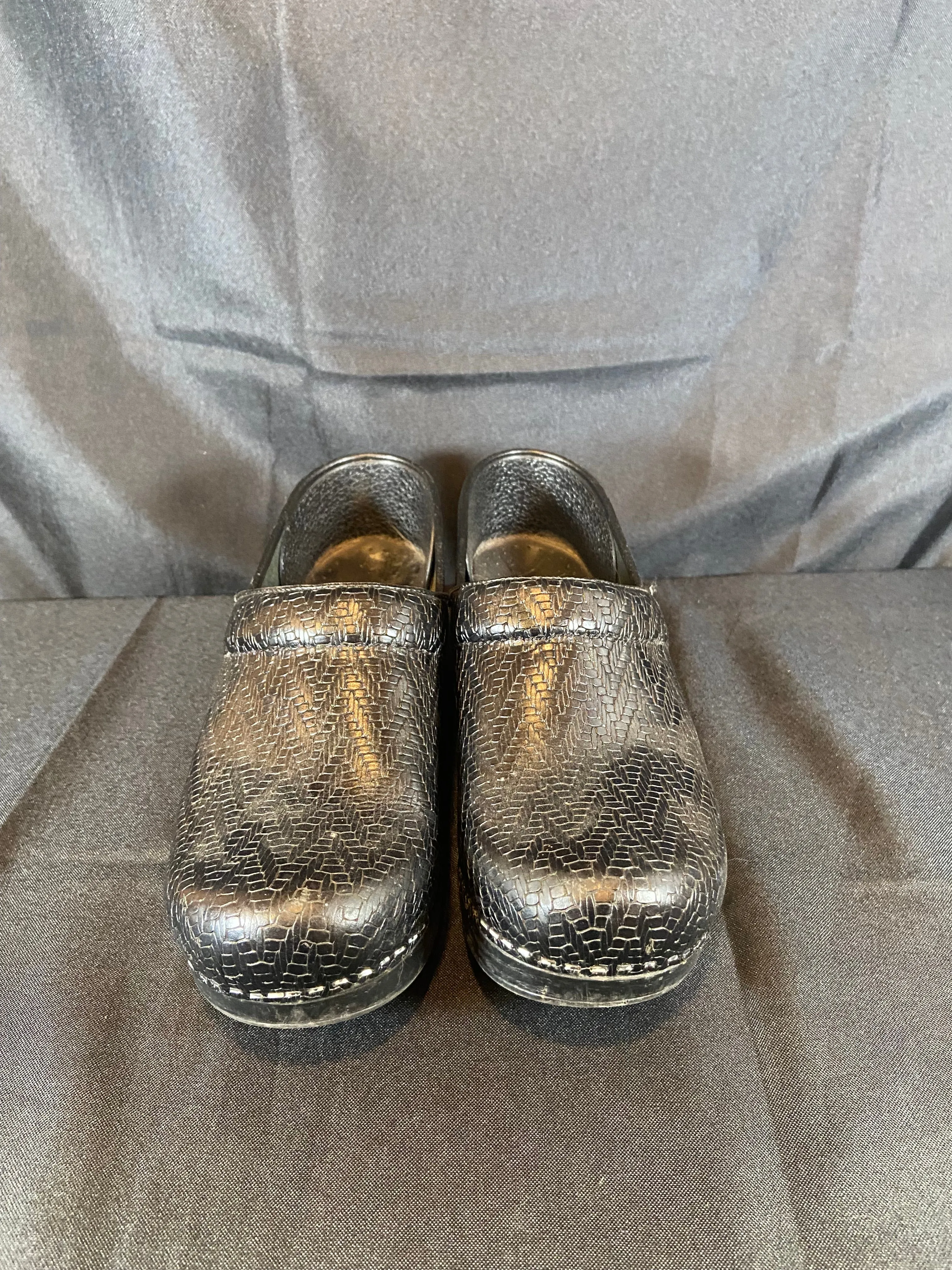 Dansko Black Leather Platform Slip on Nursing Shoes Women size 9 (EU 39) Texas Steer Work Boots