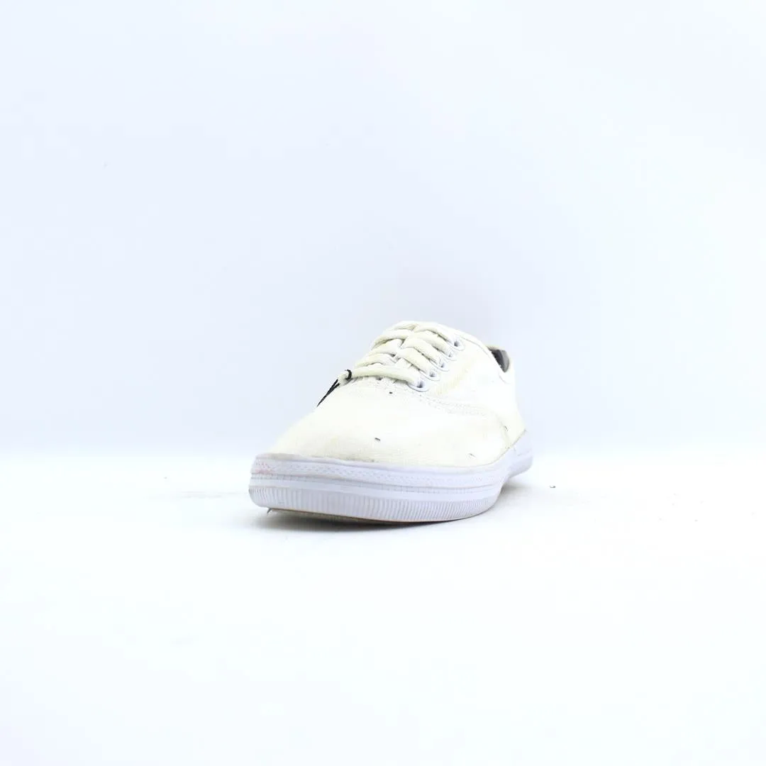 CITY SNEAKS . Slip Resistant Sneakers