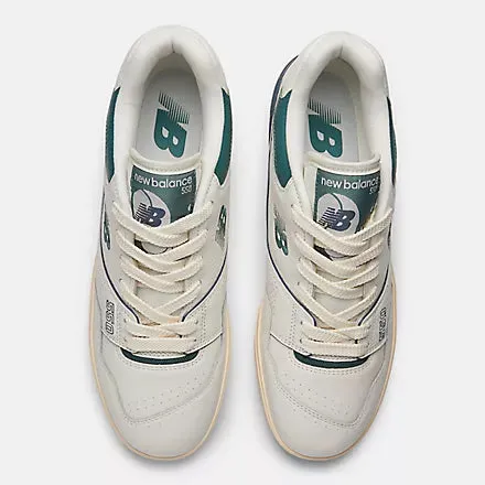 New Balance 550 - Sea Salt with New Spruce and Calcium New Balance Emerging Brown