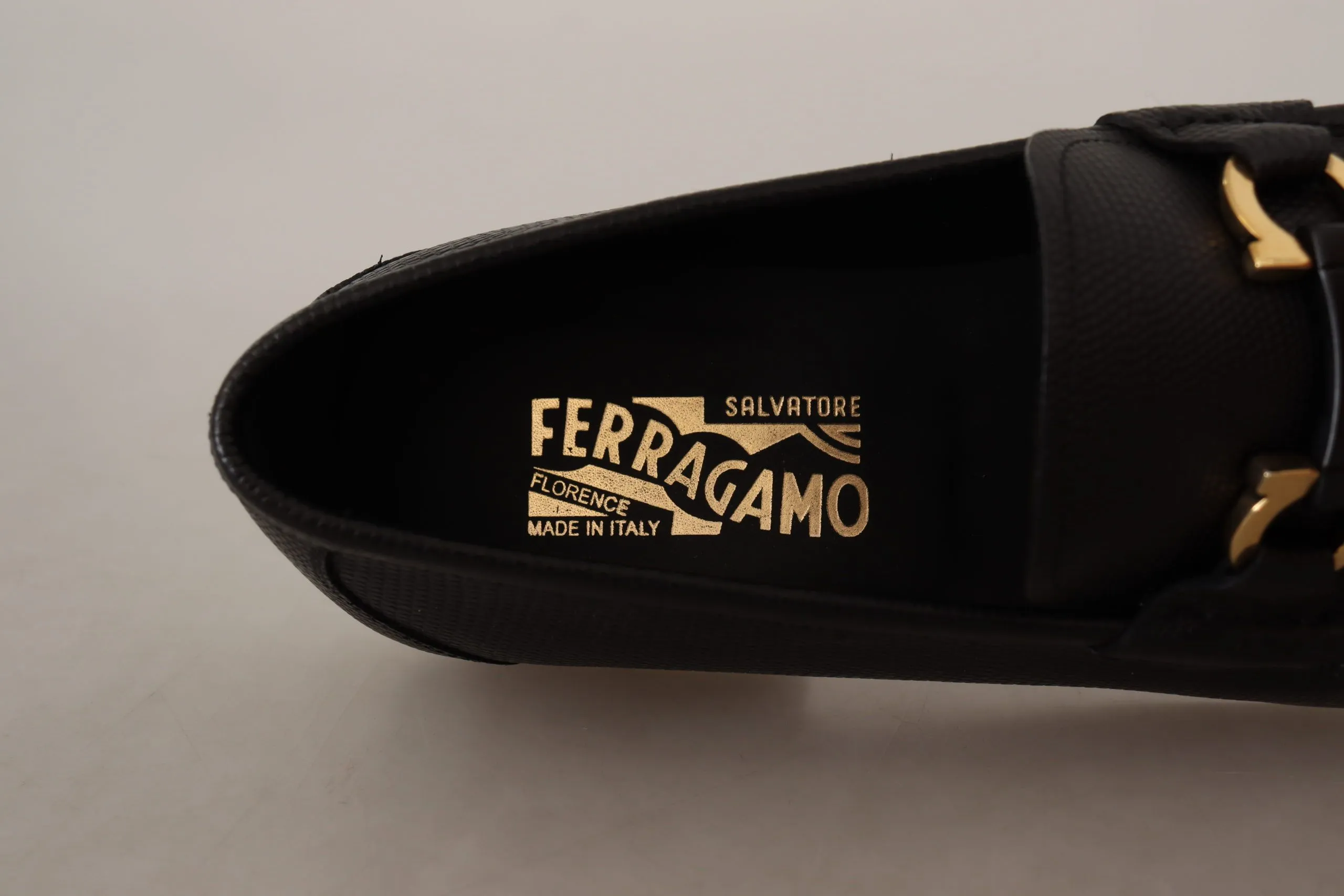 Lug-sole Loafers Salvatore Ferragamo Elegant Black Calf Leather Loafers
