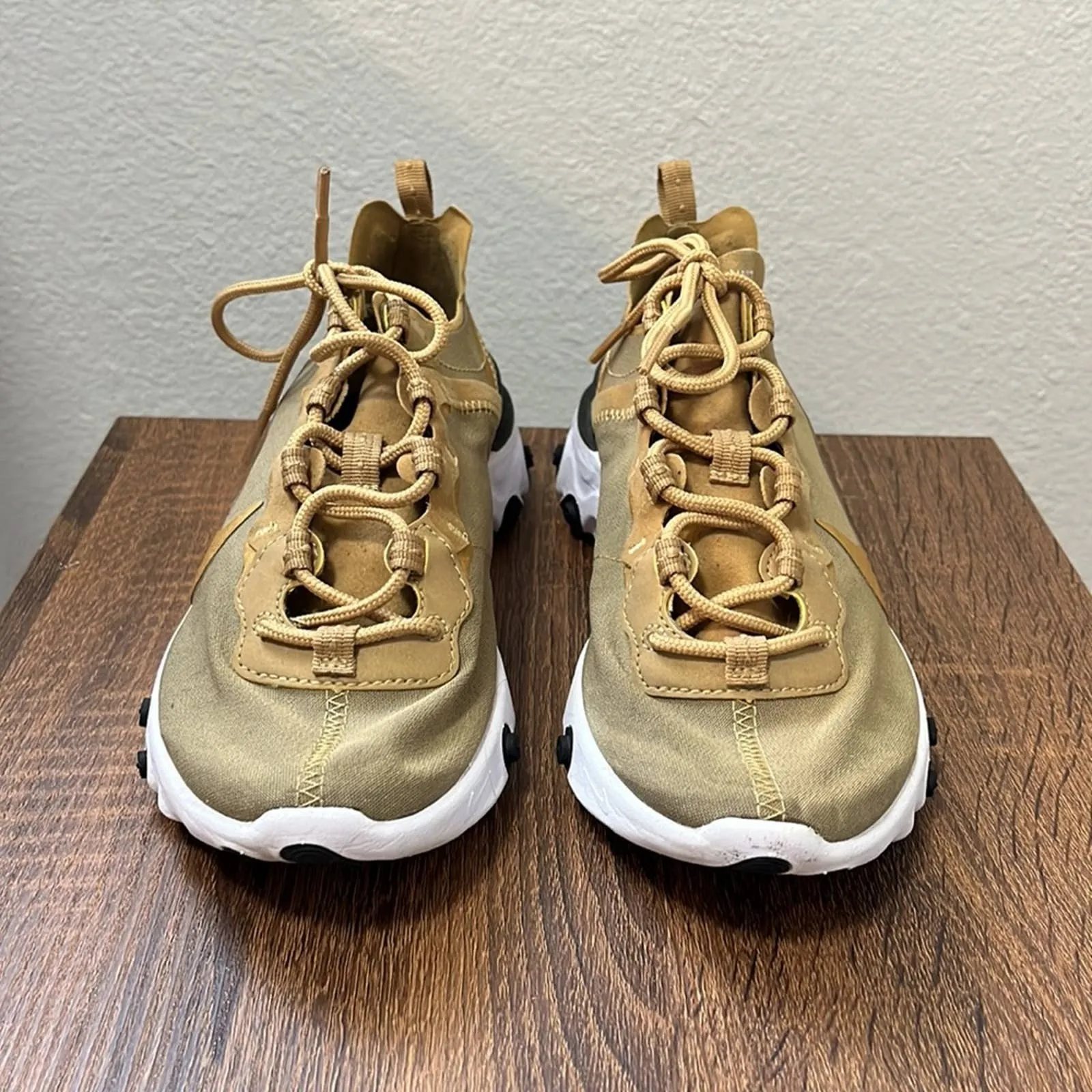 Asics Cheer Shoes Size 6 Nike React Element 55 'Metallic Gold' Tennis Shoes