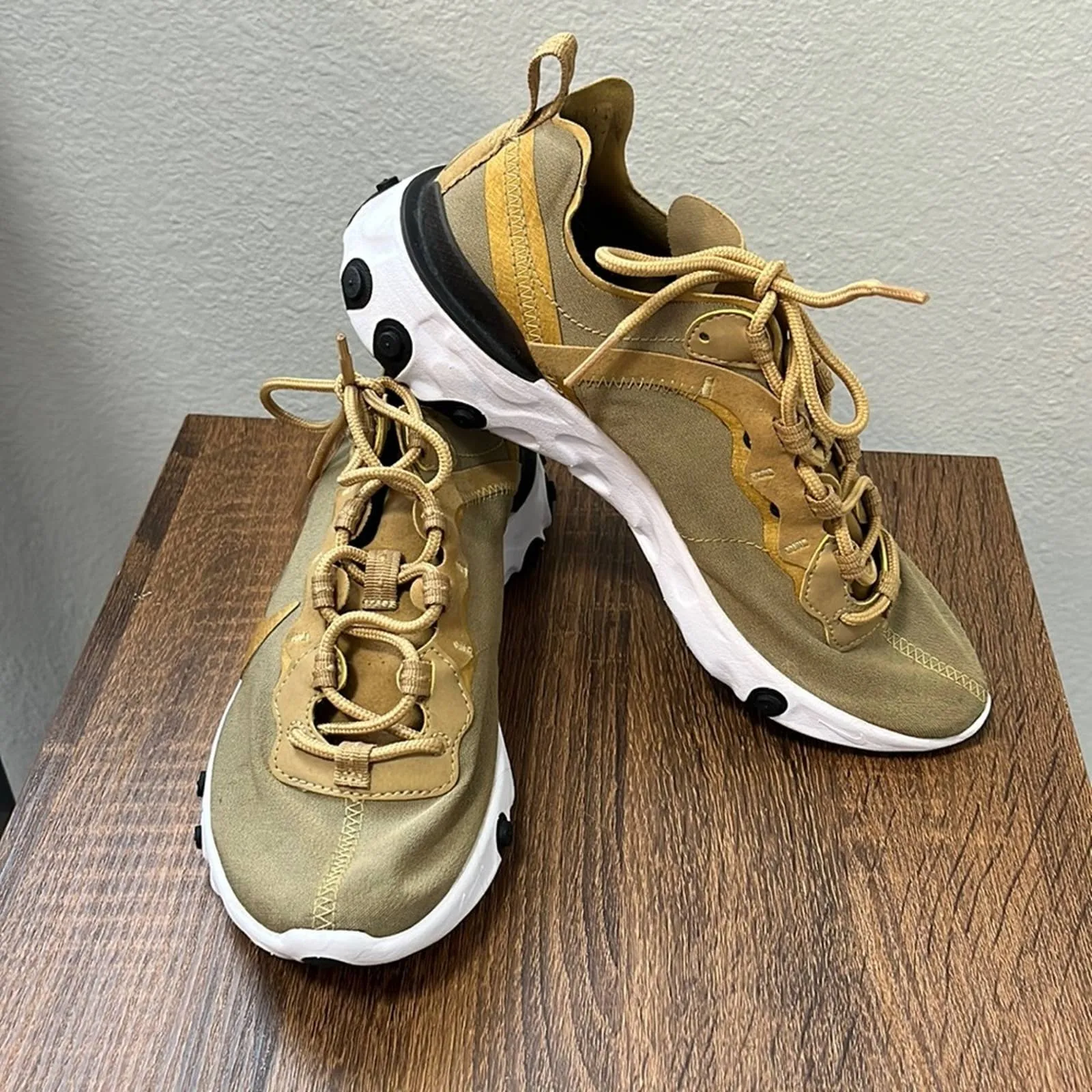 Size 6 Nike React Element 55 'Metallic Gold' Tennis Shoes Asics Gel Resolution 7 Tennis Shoe