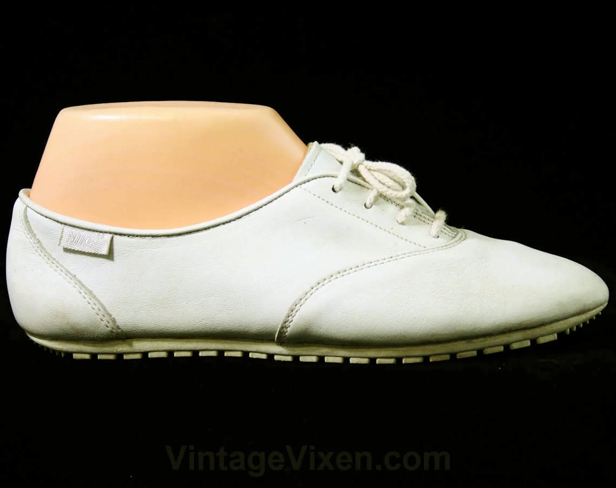 Asic Tiger Wrestling Shoes Size 8.5 Sneakers - White Nike Ladies Tennis Shoes - 8 1/2 Casual 1990s Flats - Sporty Preppie 80s 90s Summer Leather with Lace Up - NOS