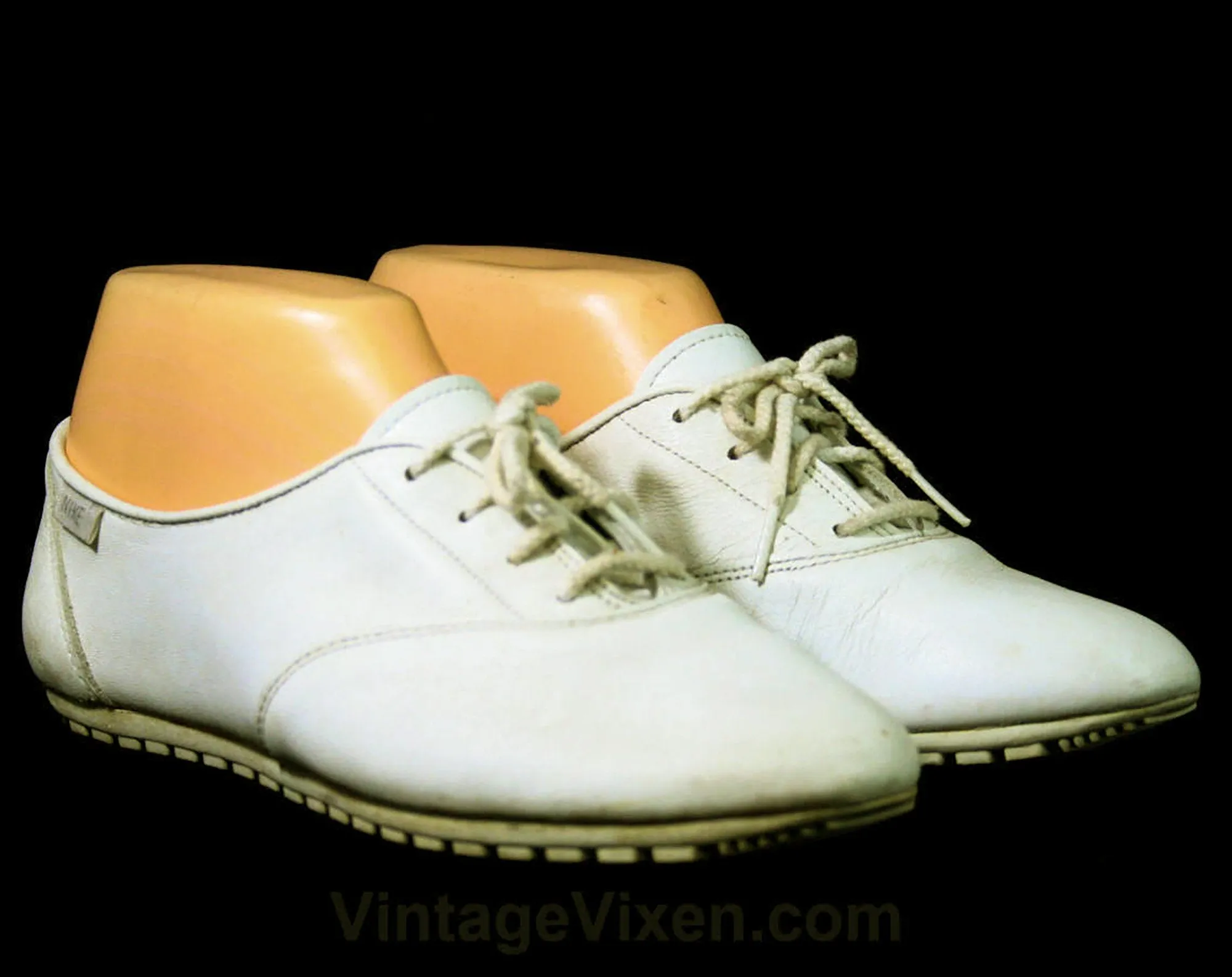 Size 8.5 Sneakers - White Nike Ladies Tennis Shoes - 8 1/2 Casual 1990s Flats - Sporty Preppie 80s 90s Summer Leather with Lace Up - NOS Asics Wide Fit Running Shoes