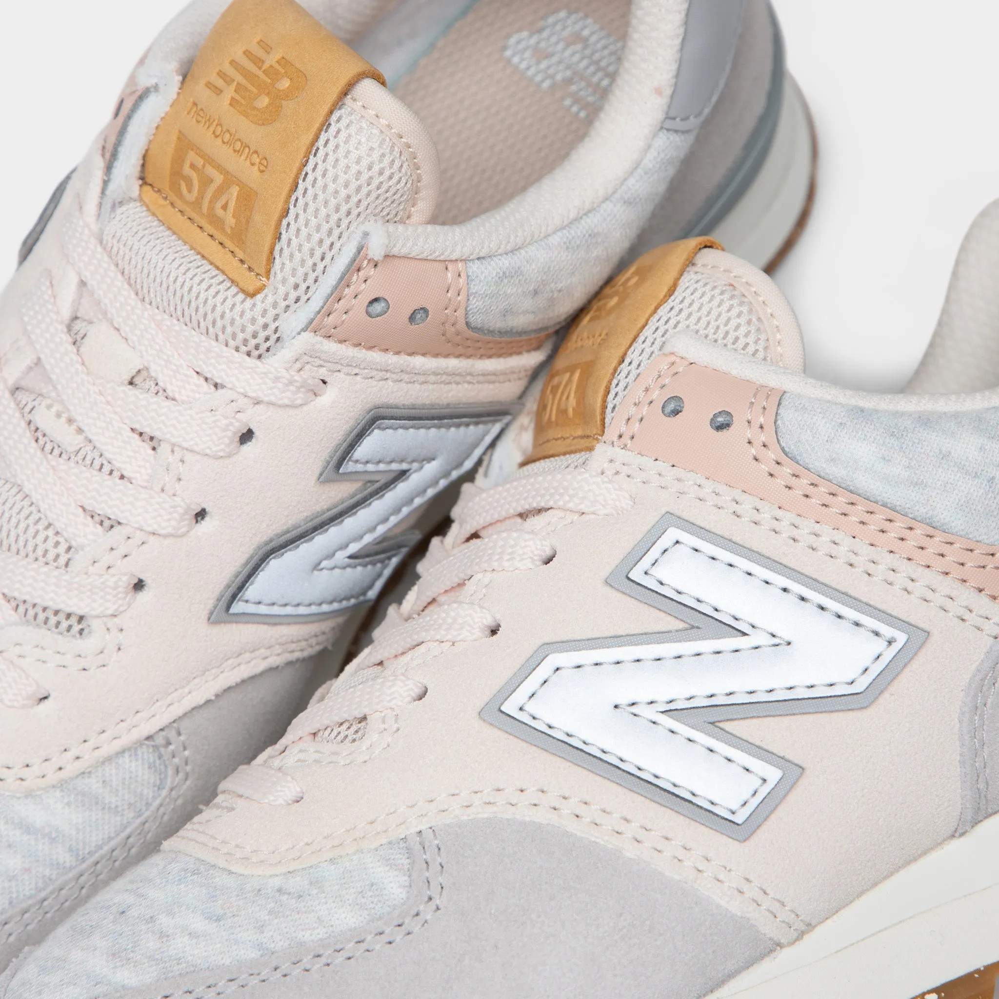 New Balance Women's WL574WD2 Rain Cloud / Raw Silk New Balance 550 Turtle Dove