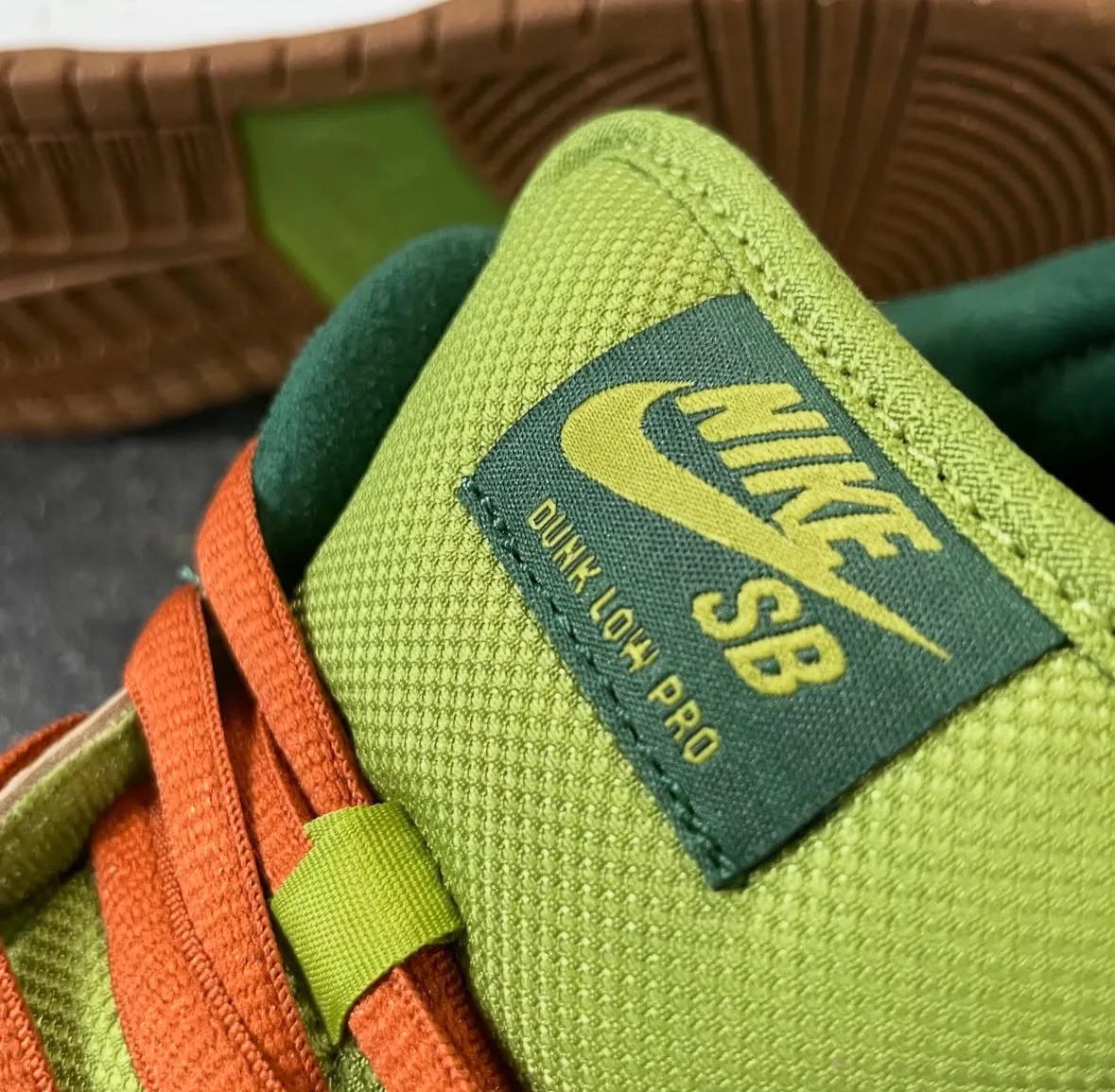 Nike SB Dunk Low Sesame/Metallic Silver Escargot Asics Special Edition Running Shoes