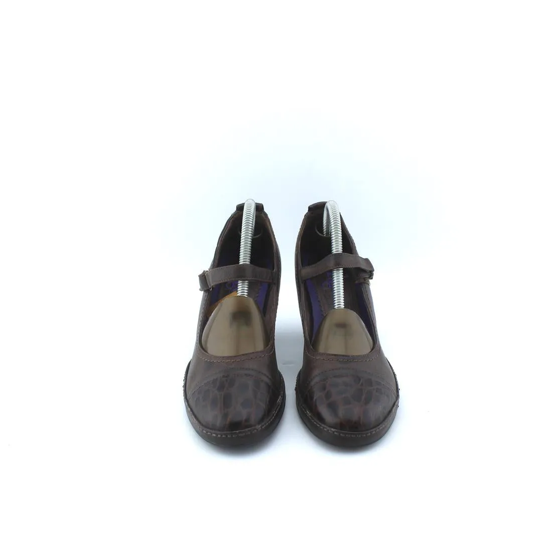 CLARKS INDIGO Peanut Slippers