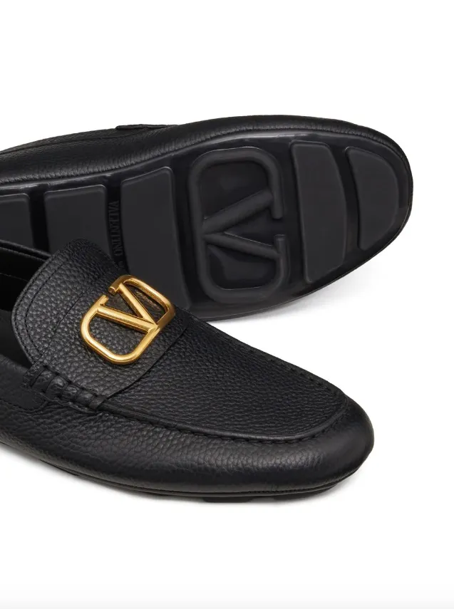 Valentino Garavani VLogo signature driving shoe in grainy calfskin leather Loafers 90s