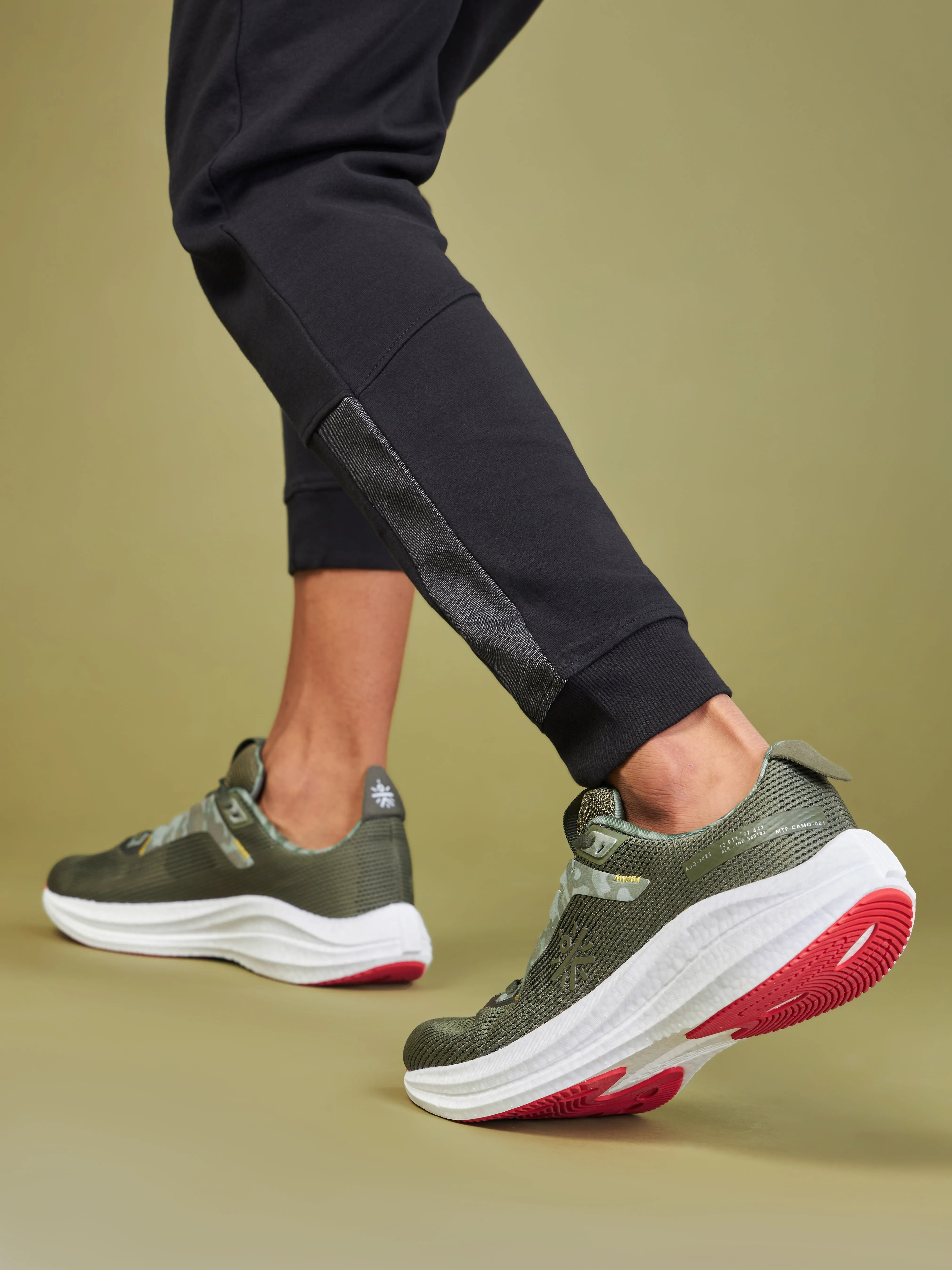 Versa DFNDR Men Running Shoes - Olive Best Running Shoes For Training