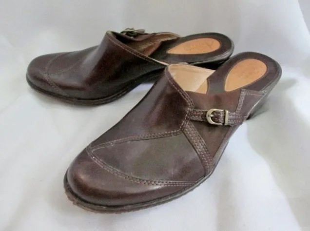 Womens CLARKS ARTISAN Clog Leather Shoe Slip on Loafer Mules 8 BROWN Buckle MOC Shiny Leather Loafers