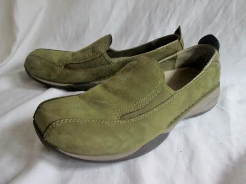 Womens MERRELL PRIMO MOC II Suede Leather Slip on Shoe 8.5 OLIVE GREEN Walking Shiny Loafers